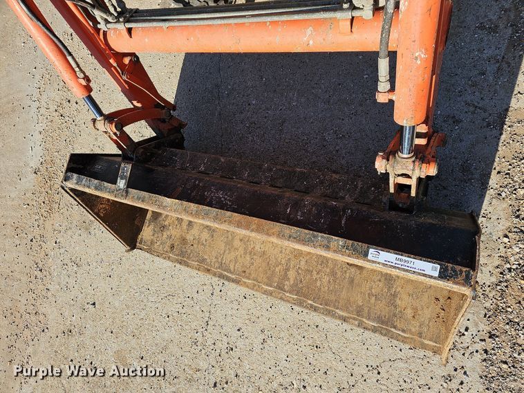 image for item MB9971 Kubota B21  MFWD tractor