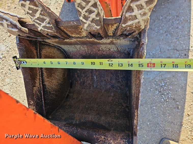 image for item MB9971 Kubota B21  MFWD tractor