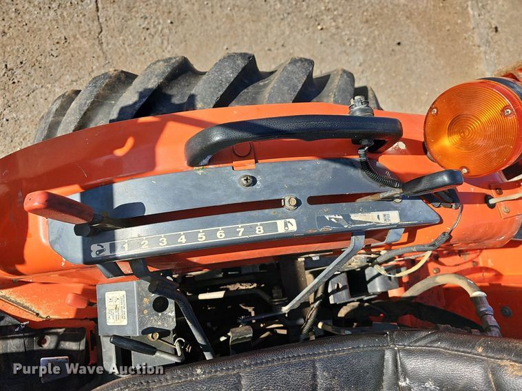 image for item MB9971 Kubota B21  MFWD tractor