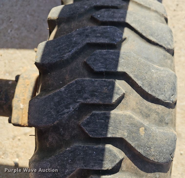 image for item MB9971 Kubota B21  MFWD tractor