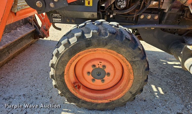 image for item MB9971 Kubota B21  MFWD tractor
