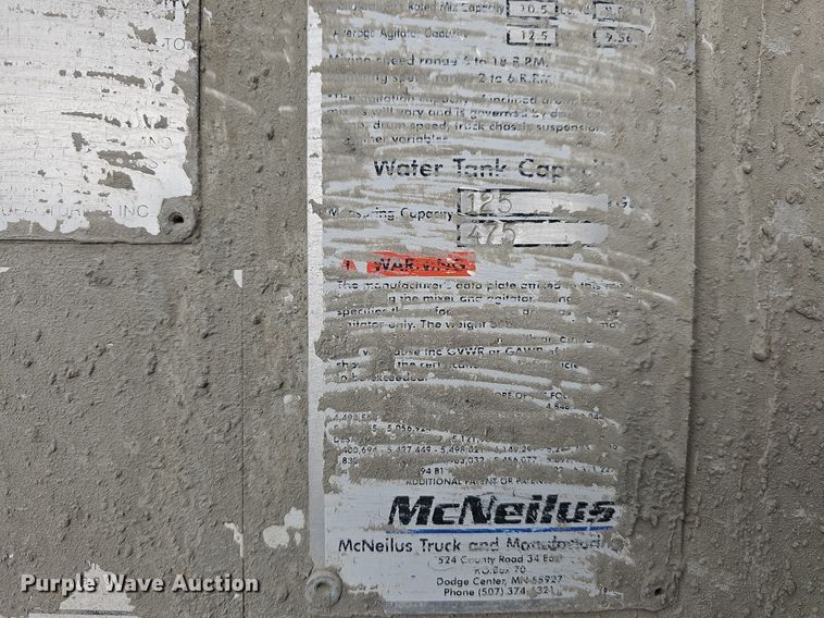 image for item MB9995 1999 International 2654  ready mix truck