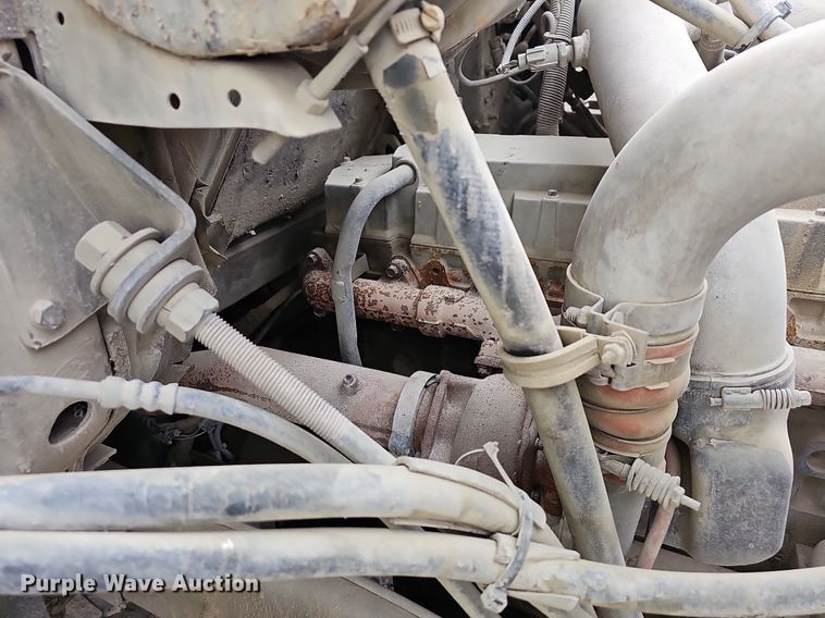 image for item MB9995 1999 International 2654  ready mix truck