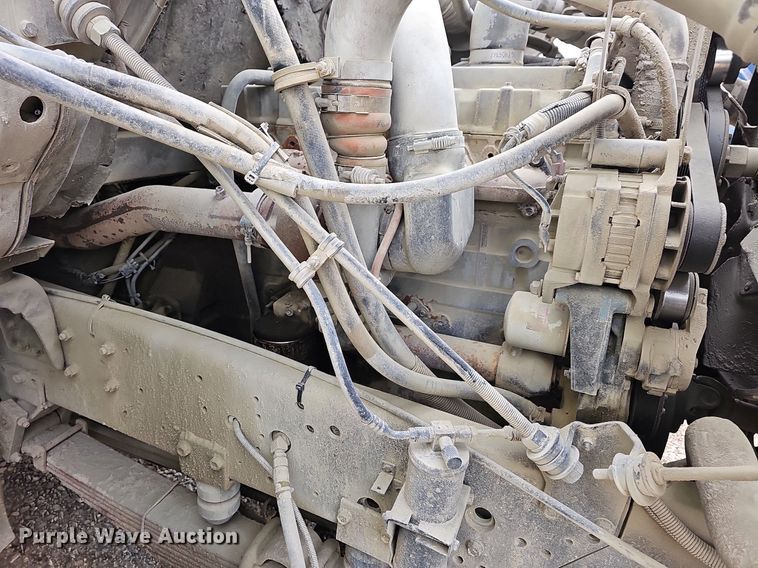 image for item MB9995 1999 International 2654  ready mix truck