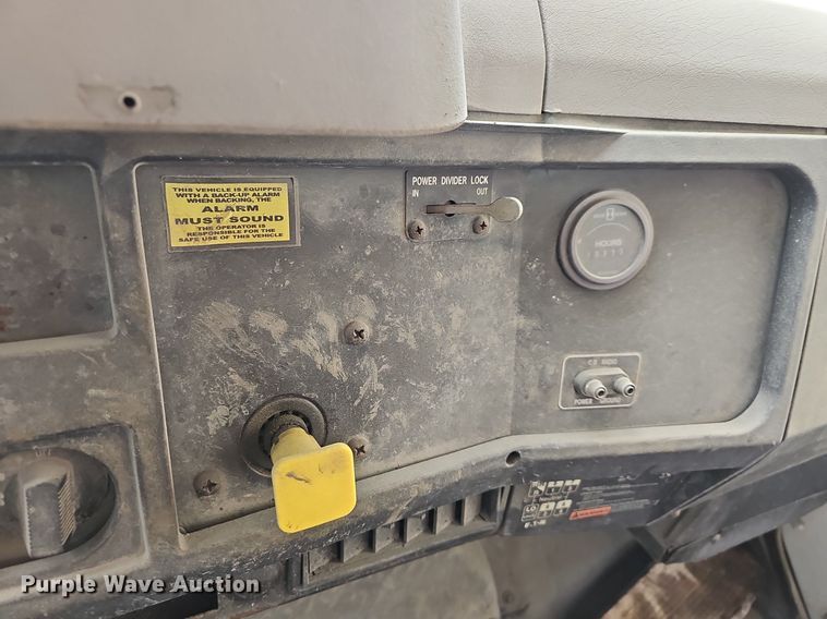 image for item MB9995 1999 International 2654  ready mix truck