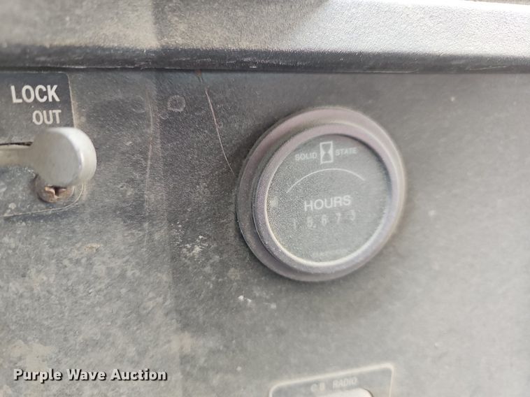 image for item MB9995 1999 International 2654  ready mix truck