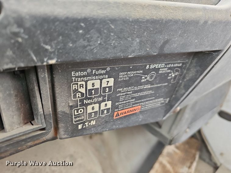 image for item MB9995 1999 International 2654  ready mix truck