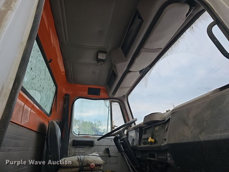 image for item MB9995 1999 International 2654  ready mix truck