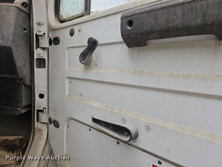 image for item MB9995 1999 International 2654  ready mix truck