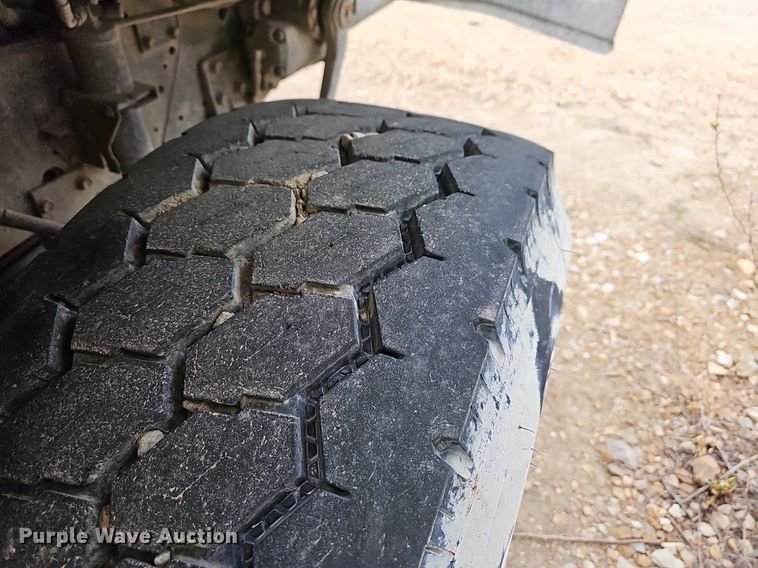 image for item MB9995 1999 International 2654  ready mix truck