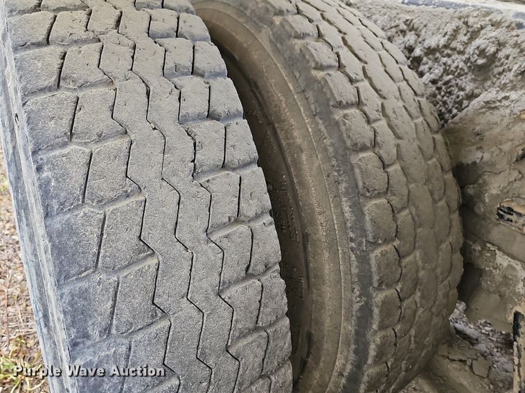 image for item MB9995 1999 International 2654  ready mix truck