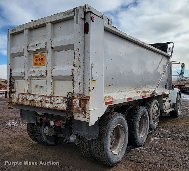 image for item ME9778 1995 Freightliner FLD112  dump truck
