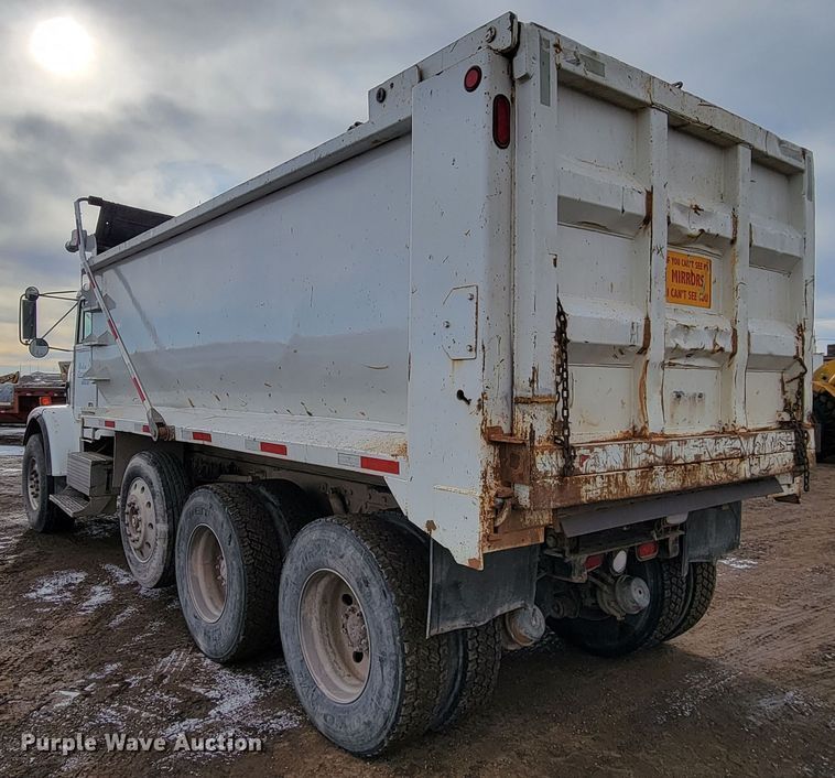 image for item ME9778 1995 Freightliner FLD112  dump truck