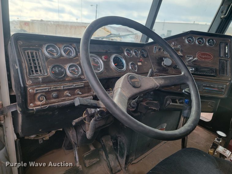 image for item ME9778 1995 Freightliner FLD112  dump truck