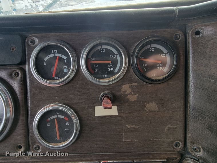 image for item ME9778 1995 Freightliner FLD112  dump truck