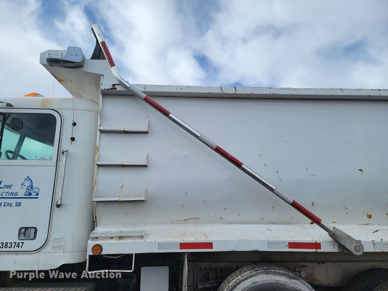 image for item ME9778 1995 Freightliner FLD112  dump truck