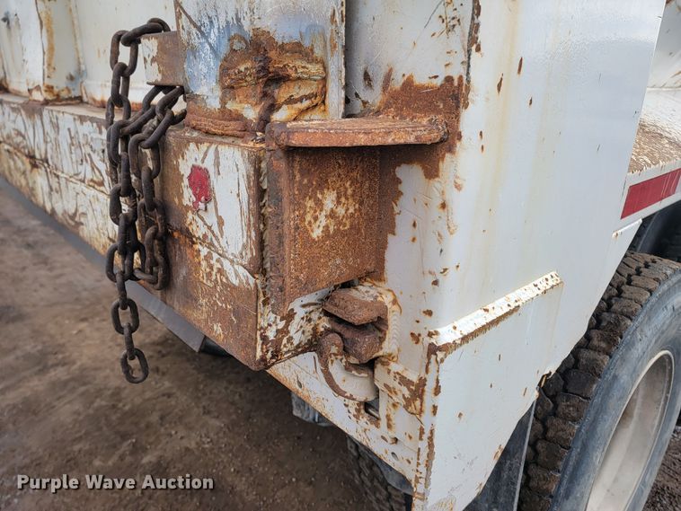 image for item ME9778 1995 Freightliner FLD112  dump truck