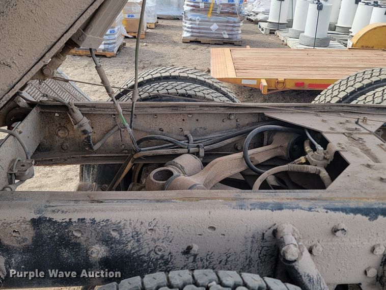 image for item ME9778 1995 Freightliner FLD112  dump truck