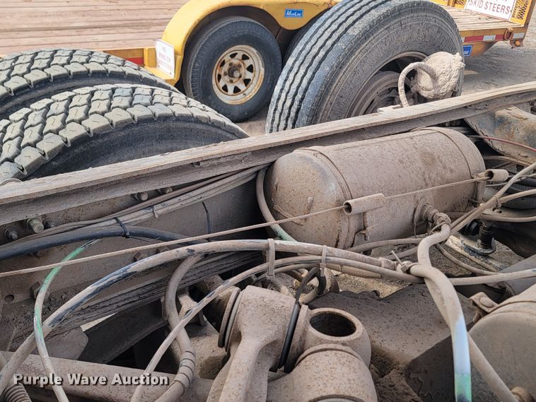 image for item ME9778 1995 Freightliner FLD112  dump truck