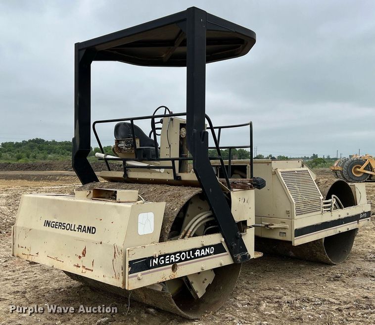 image for item MF9927 1995 Ingersoll Rand DD-110  double drum vibratory roller