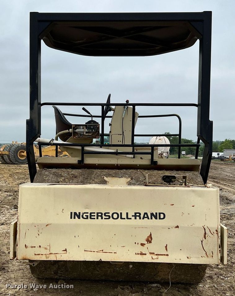 image for item MF9927 1995 Ingersoll Rand DD-110  double drum vibratory roller