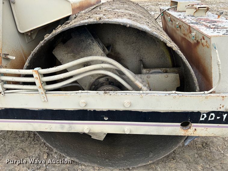 image for item MF9927 1995 Ingersoll Rand DD-110  double drum vibratory roller