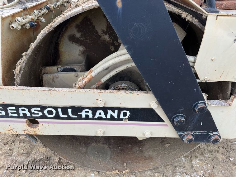 image for item MF9927 1995 Ingersoll Rand DD-110  double drum vibratory roller