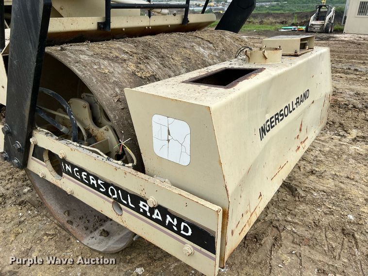 image for item MF9927 1995 Ingersoll Rand DD-110  double drum vibratory roller