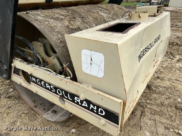 image for item MF9927 1995 Ingersoll Rand DD-110  double drum vibratory roller