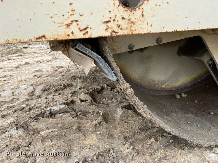 image for item MF9927 1995 Ingersoll Rand DD-110  double drum vibratory roller