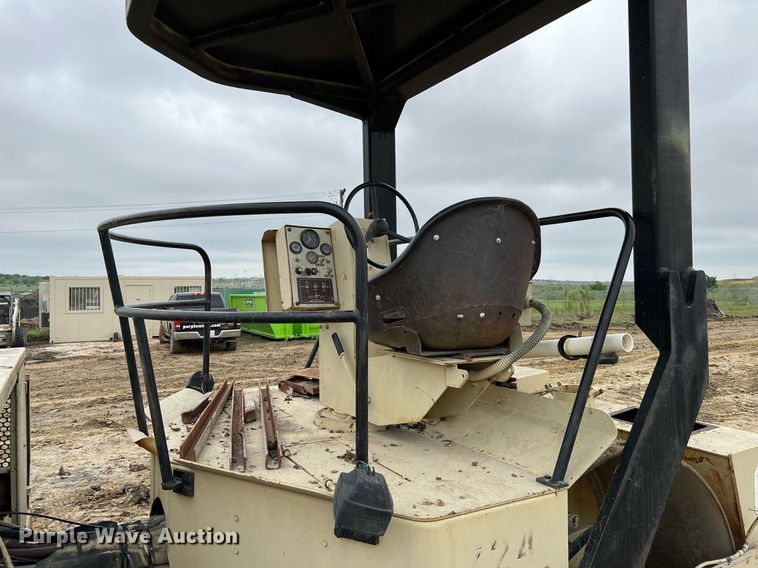 image for item MF9927 1995 Ingersoll Rand DD-110  double drum vibratory roller