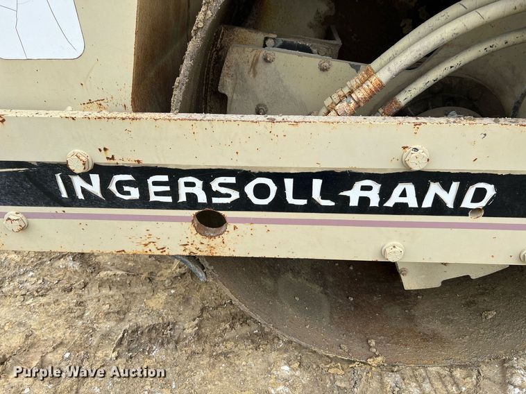 image for item MF9927 1995 Ingersoll Rand DD-110  double drum vibratory roller