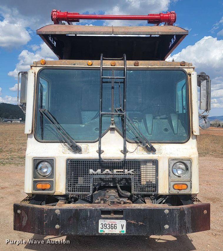 image for item ML9281 2004 Mack MR688S  refuse truck