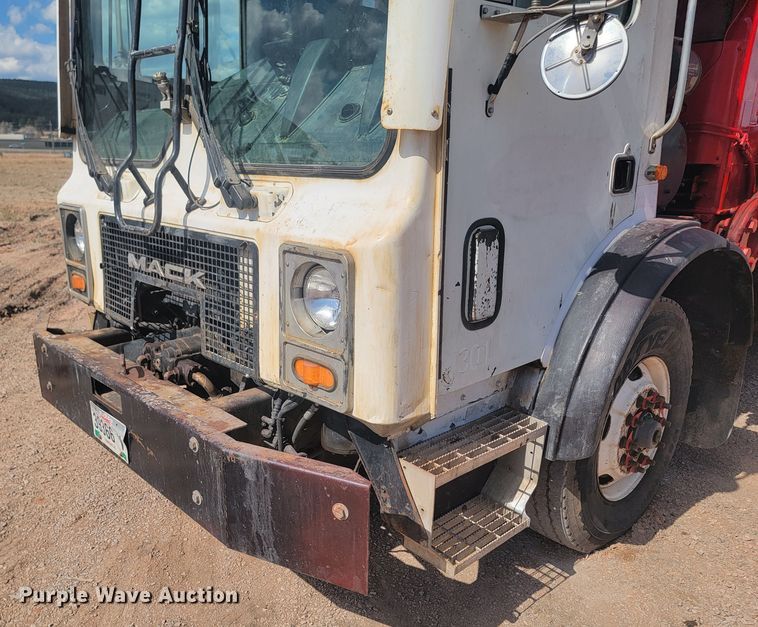 image for item ML9281 2004 Mack MR688S  refuse truck