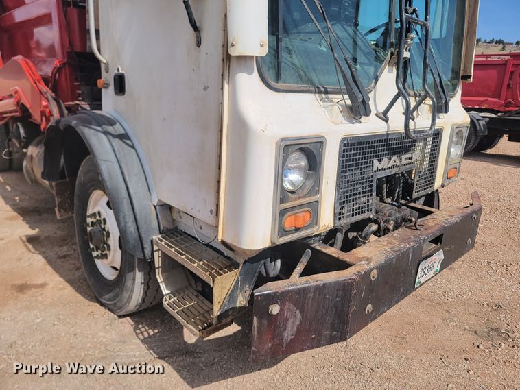 image for item ML9281 2004 Mack MR688S  refuse truck