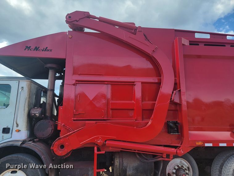 image for item ML9281 2004 Mack MR688S  refuse truck