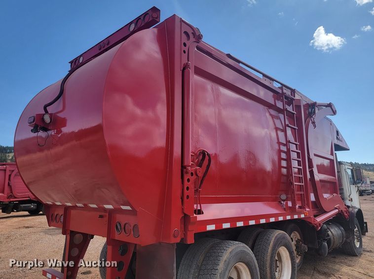 image for item ML9281 2004 Mack MR688S  refuse truck