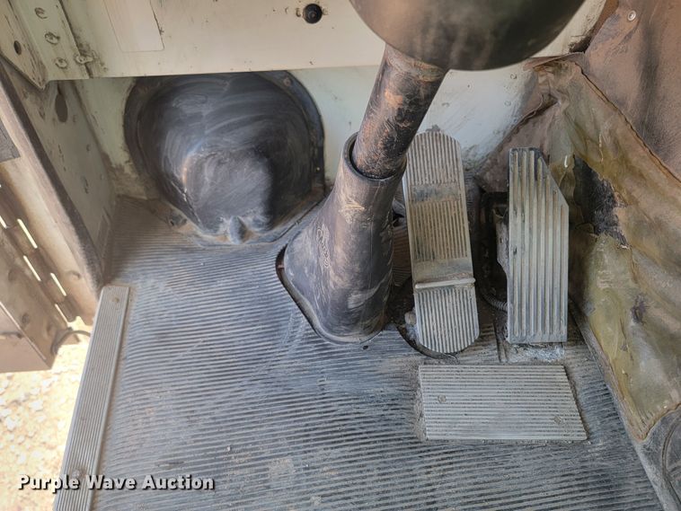 image for item ML9281 2004 Mack MR688S  refuse truck