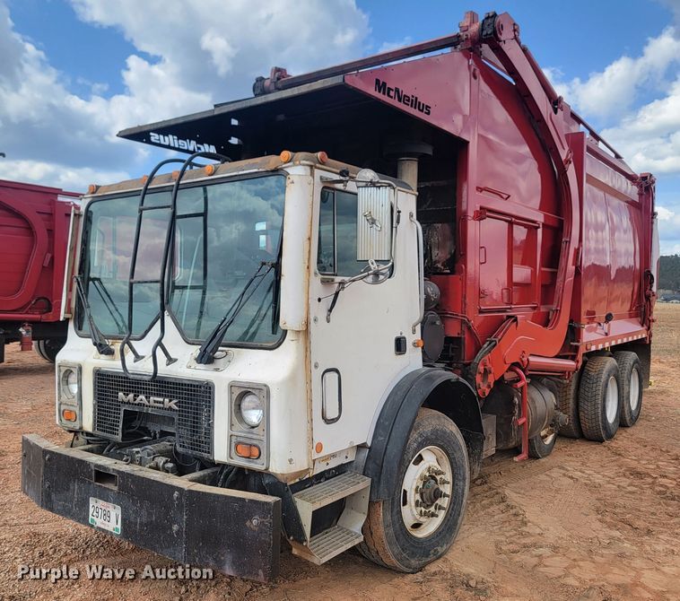 image for item ML9282 2005 Mack MR688S  refuse truck
