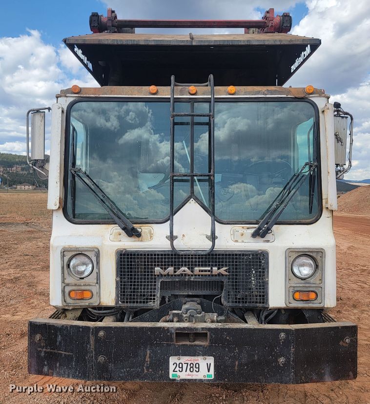 image for item ML9282 2005 Mack MR688S  refuse truck