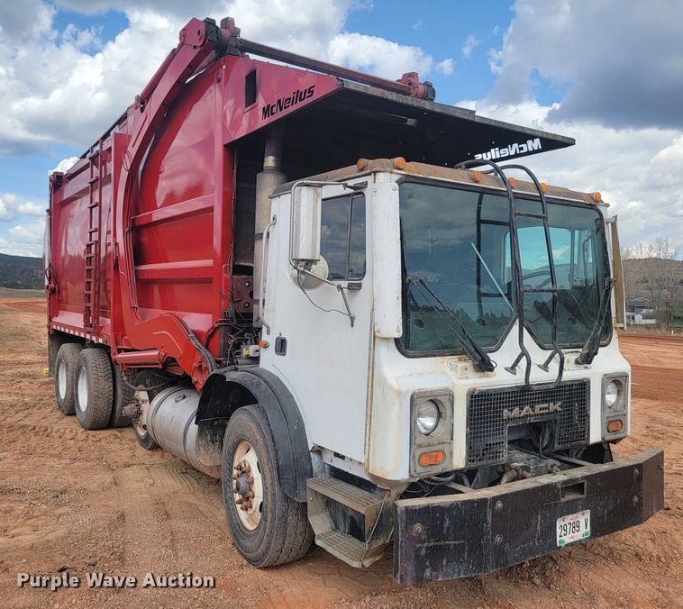 image for item ML9282 2005 Mack MR688S  refuse truck