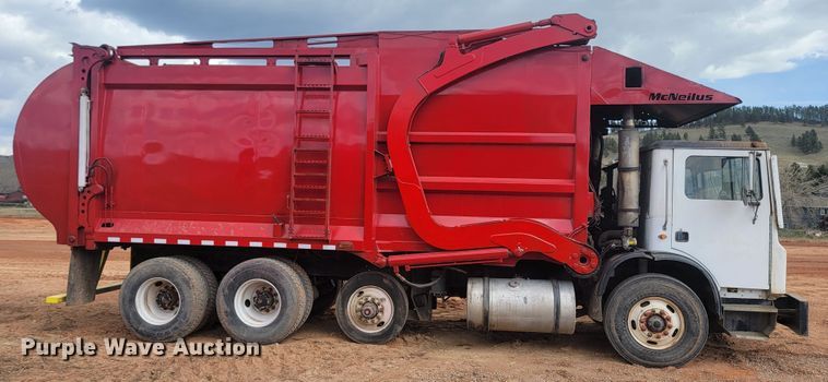 image for item ML9282 2005 Mack MR688S  refuse truck