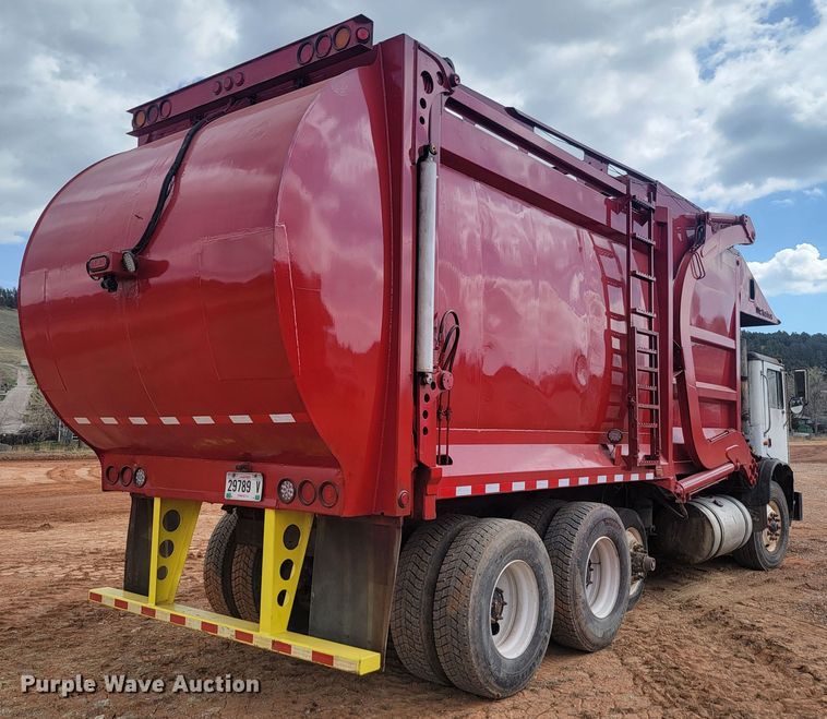 image for item ML9282 2005 Mack MR688S  refuse truck