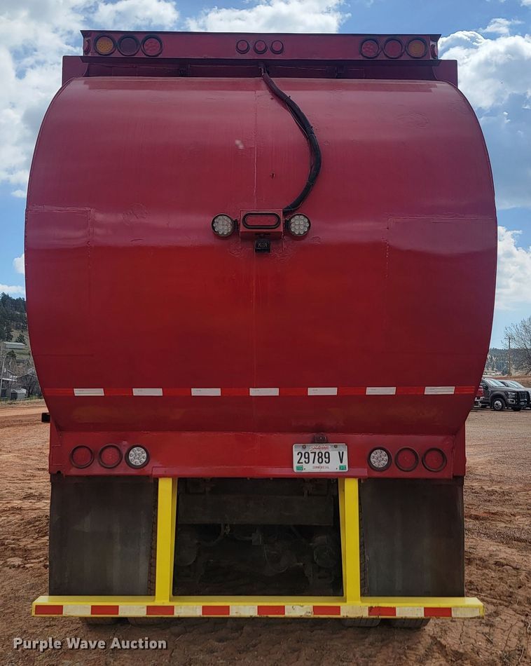 image for item ML9282 2005 Mack MR688S  refuse truck