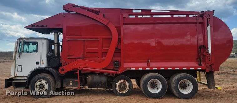 image for item ML9282 2005 Mack MR688S  refuse truck