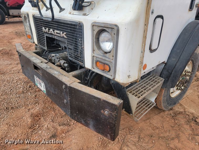 image for item ML9282 2005 Mack MR688S  refuse truck