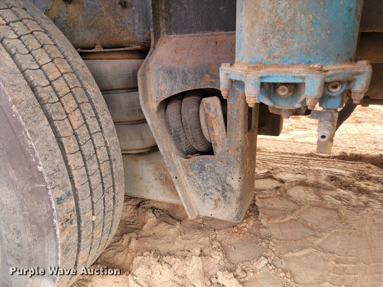 image for item ML9282 2005 Mack MR688S  refuse truck