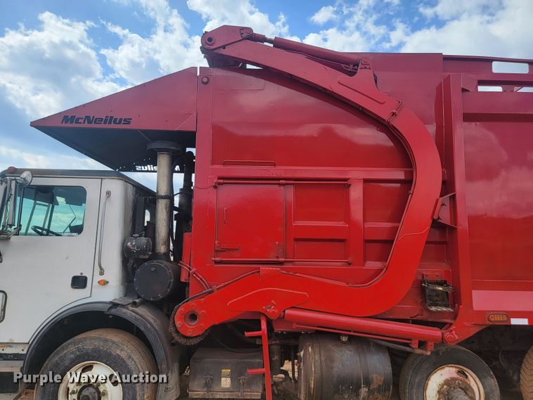 image for item ML9282 2005 Mack MR688S  refuse truck