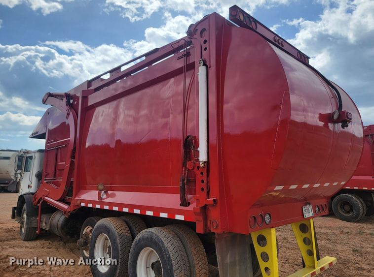 image for item ML9282 2005 Mack MR688S  refuse truck