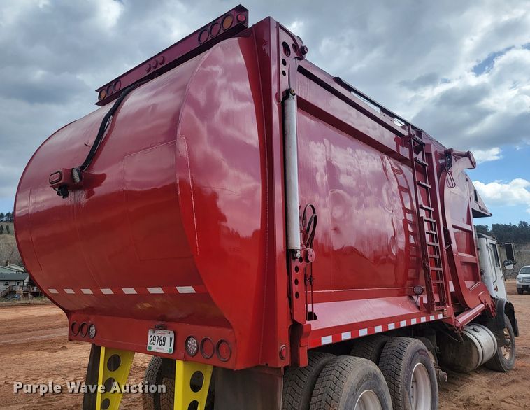 image for item ML9282 2005 Mack MR688S  refuse truck